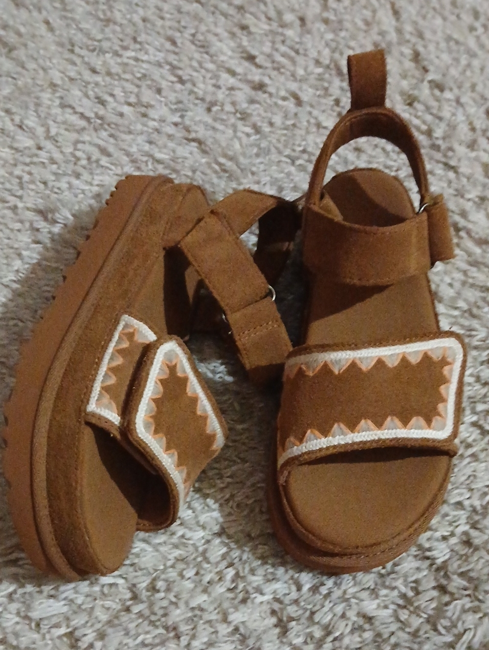 UGG SANDALS